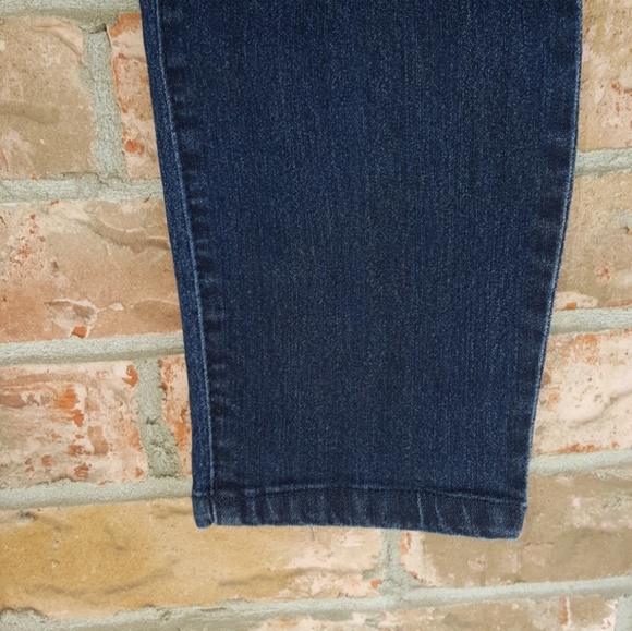 Blue Jeans With Pearls. - Picture 4 of 6